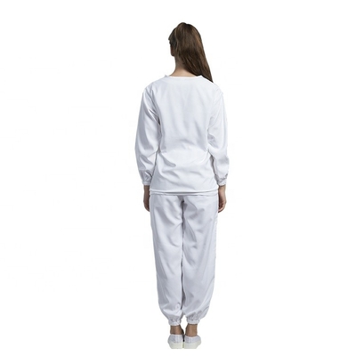 La ropa estática anti quirúrgica del hospital usada de largo envuelve el vestido blanco del algodón