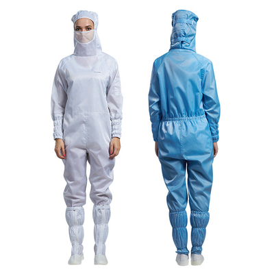 La ropa estática anti quirúrgica del hospital usada de largo envuelve el vestido blanco del algodón